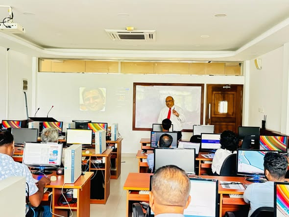 Harsha Wijayawardhana conducting an ICANN-related capacity-building session